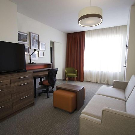 Homewood Suites By Hilton Silao Airport Exteriör bild