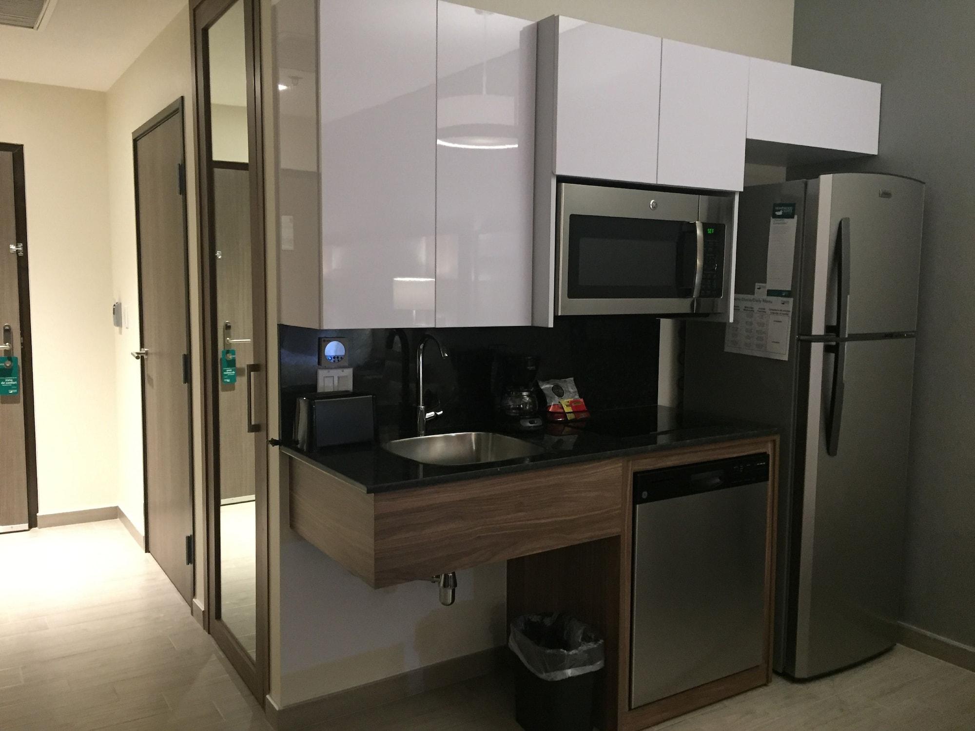 Fiesta Inn Suites Aeropuerto Del Bajio Silao Exteriör bild