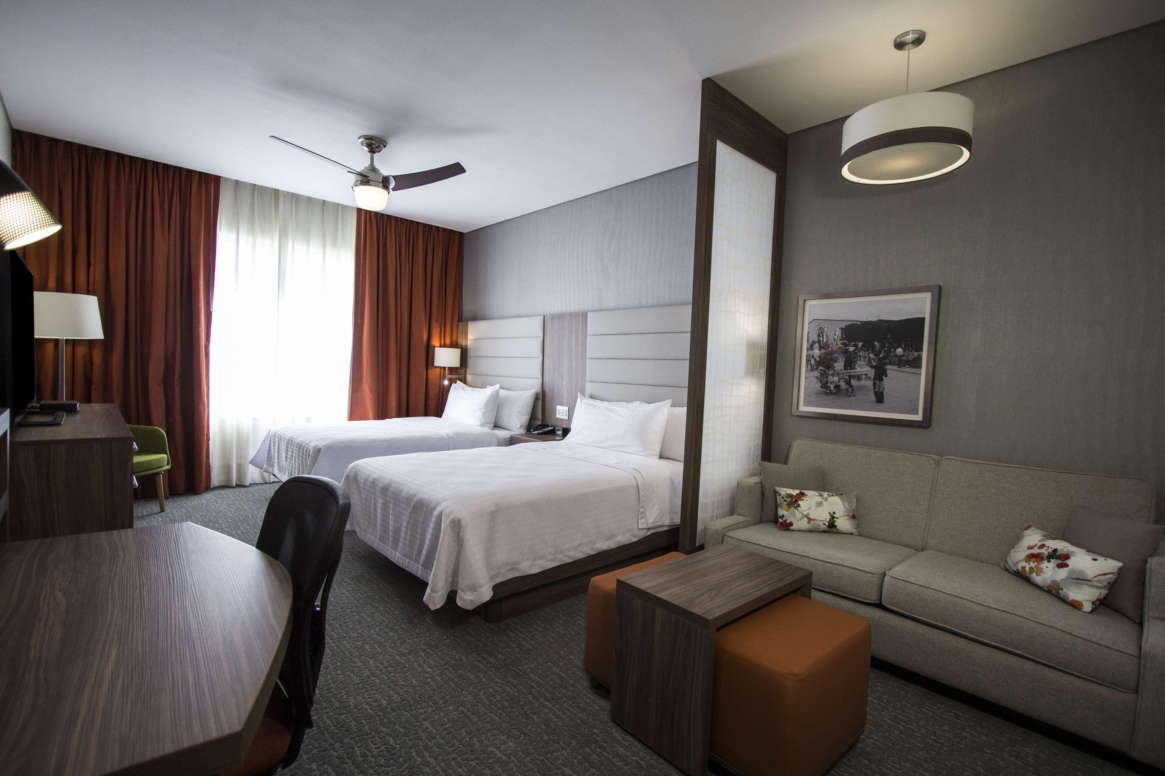 Fiesta Inn Suites Aeropuerto Del Bajio Silao Exteriör bild