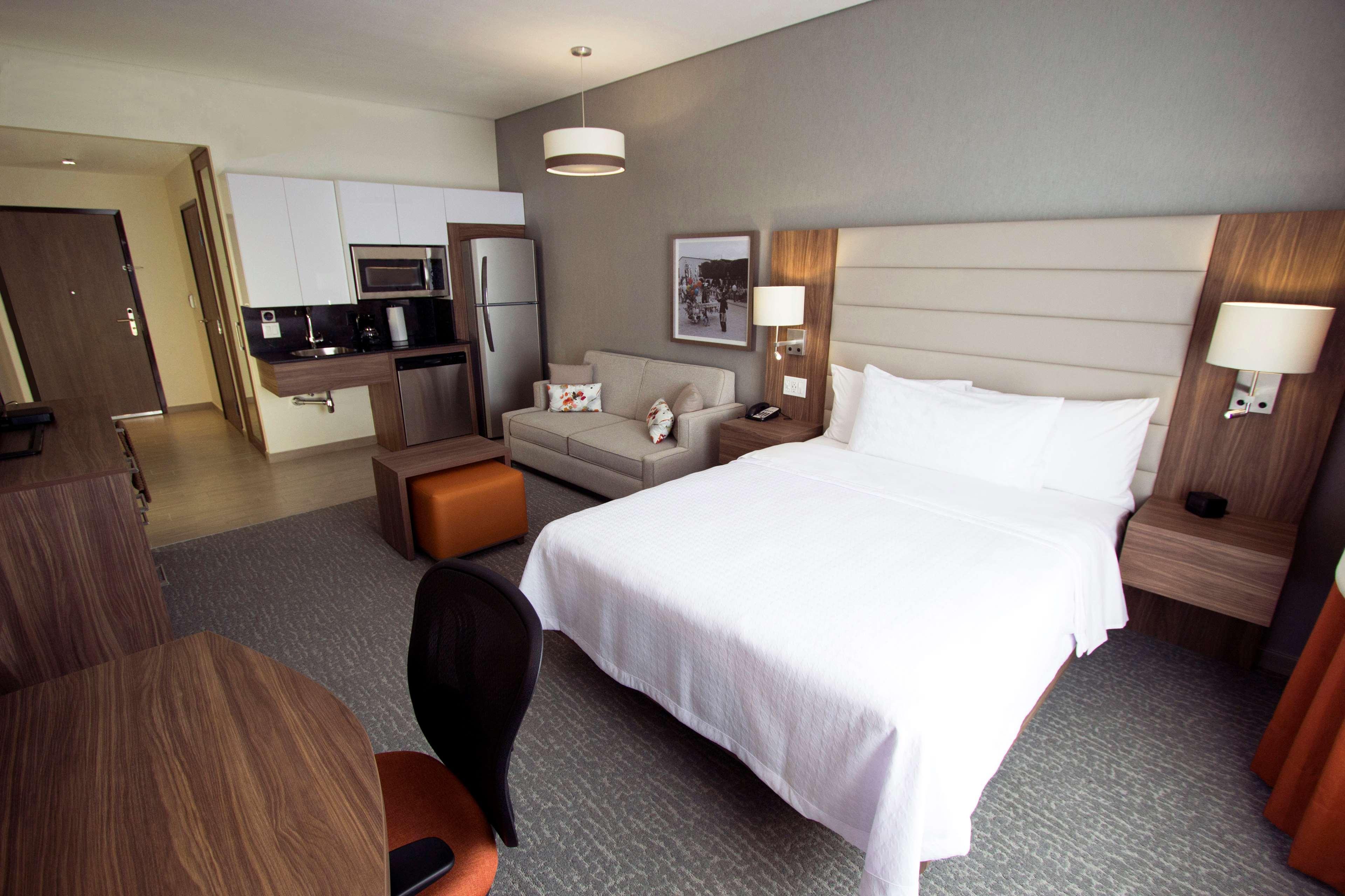 Fiesta Inn Suites Aeropuerto Del Bajio Silao Exteriör bild
