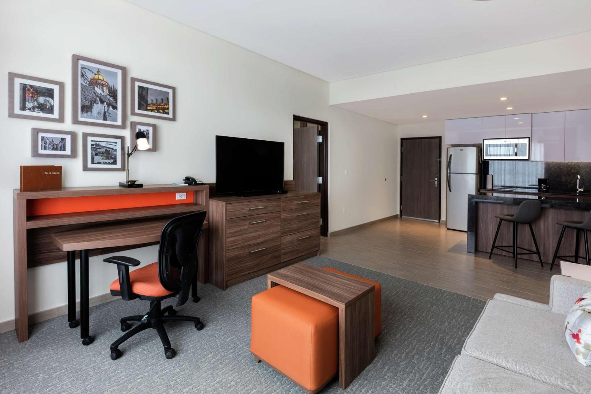 Homewood Suites By Hilton Silao Airport Exteriör bild