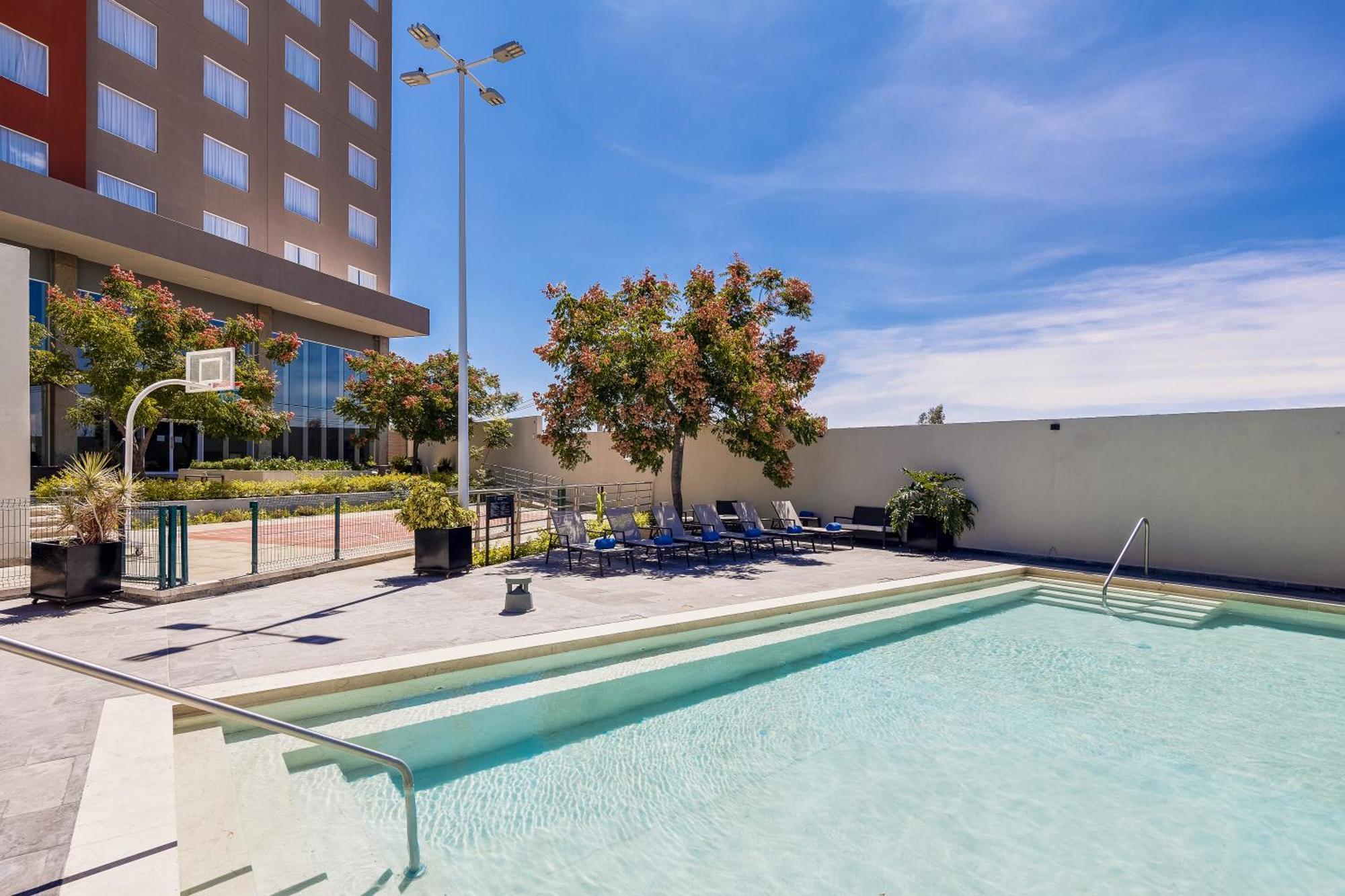 Fiesta Inn Suites Aeropuerto Del Bajio Silao Exteriör bild