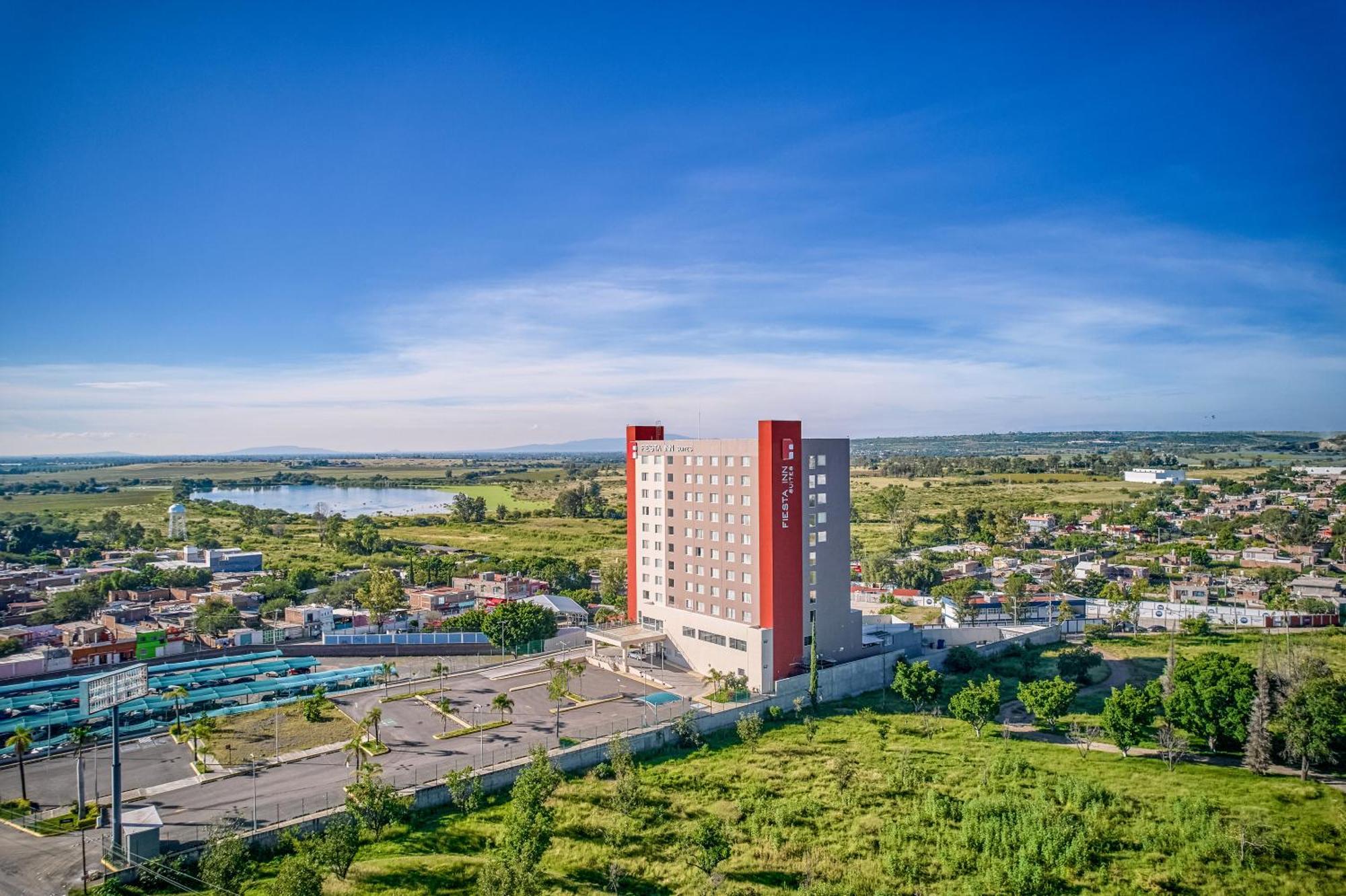 Fiesta Inn Suites Aeropuerto Del Bajio Silao Exteriör bild