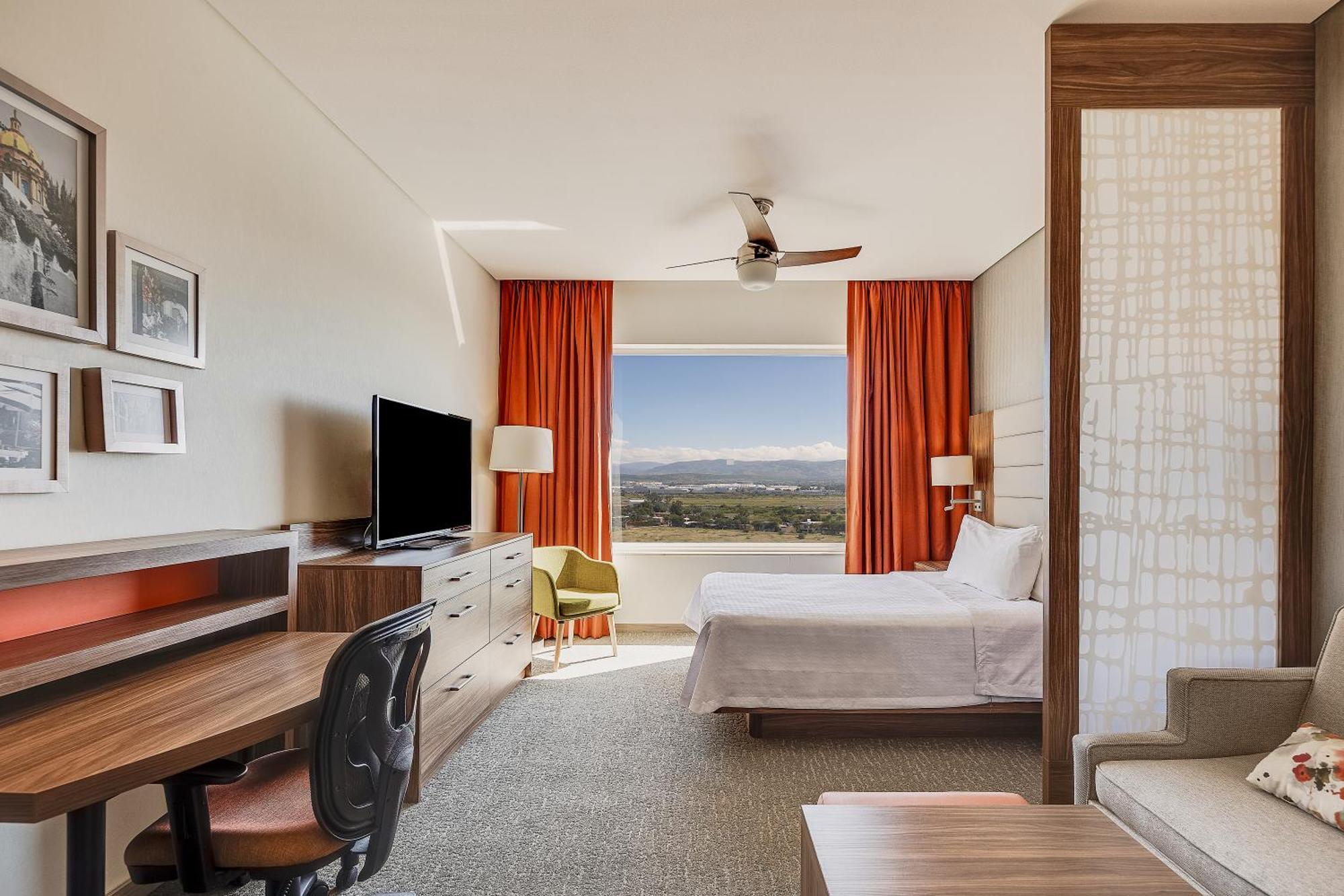 Fiesta Inn Suites Aeropuerto Del Bajio Silao Exteriör bild
