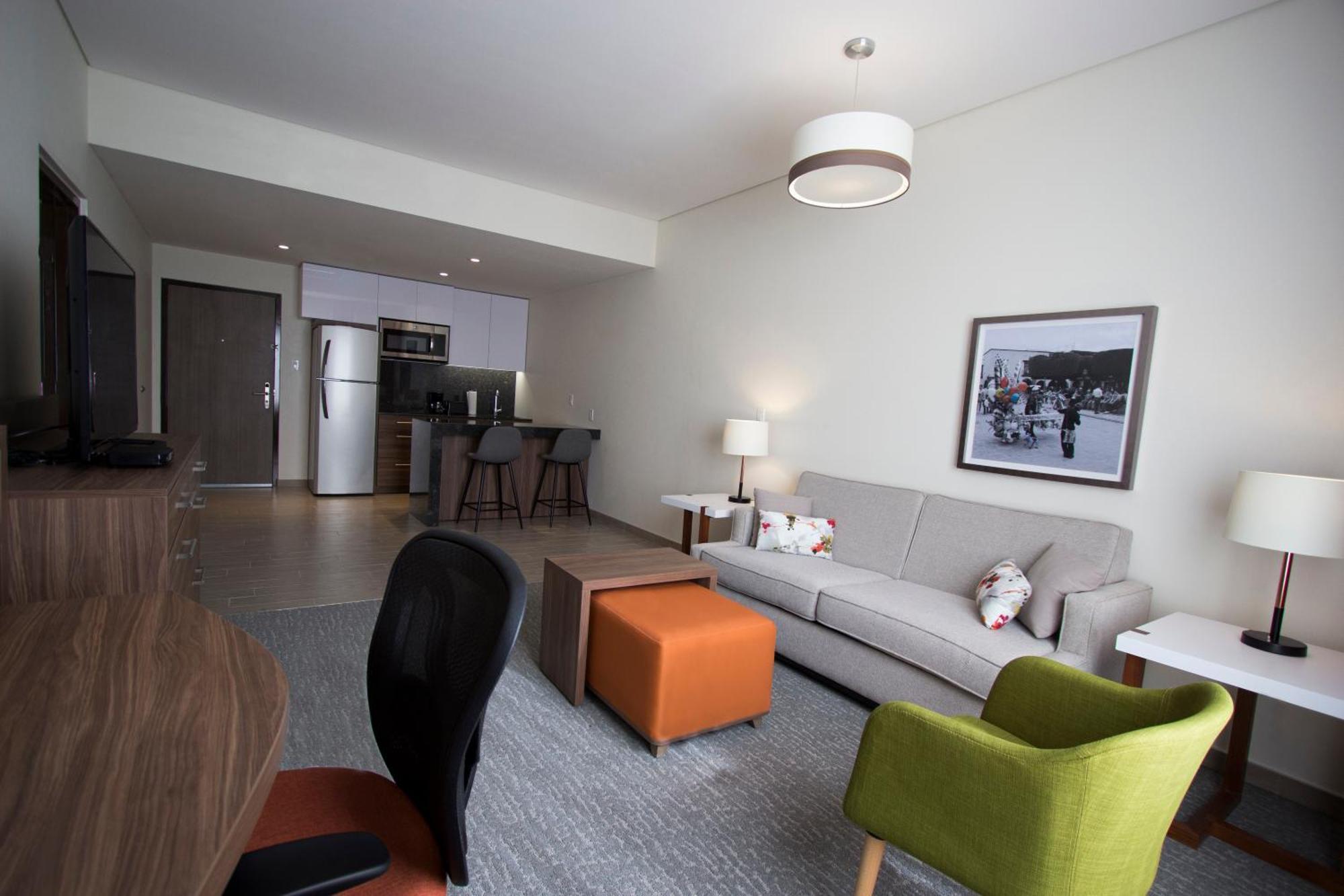 Fiesta Inn Suites Aeropuerto Del Bajio Silao Exteriör bild
