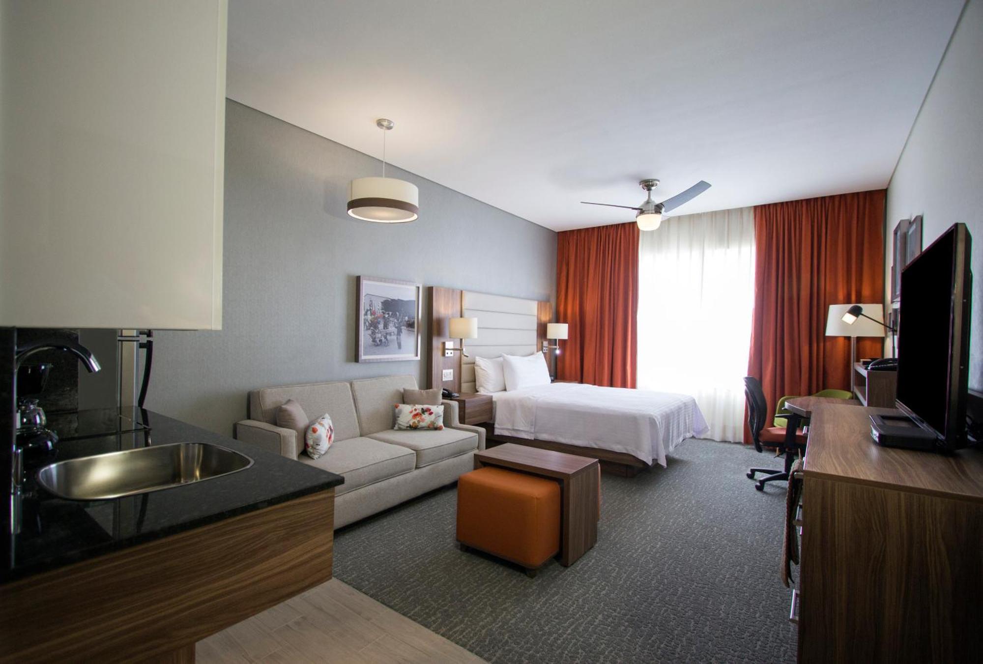 Fiesta Inn Suites Aeropuerto Del Bajio Silao Exteriör bild