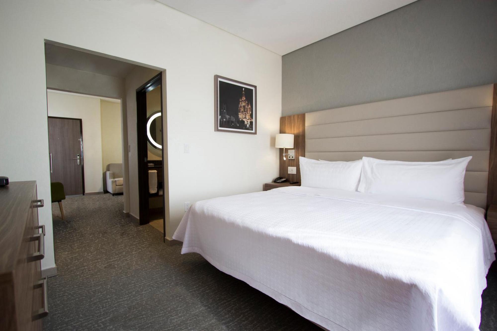 Fiesta Inn Suites Aeropuerto Del Bajio Silao Exteriör bild
