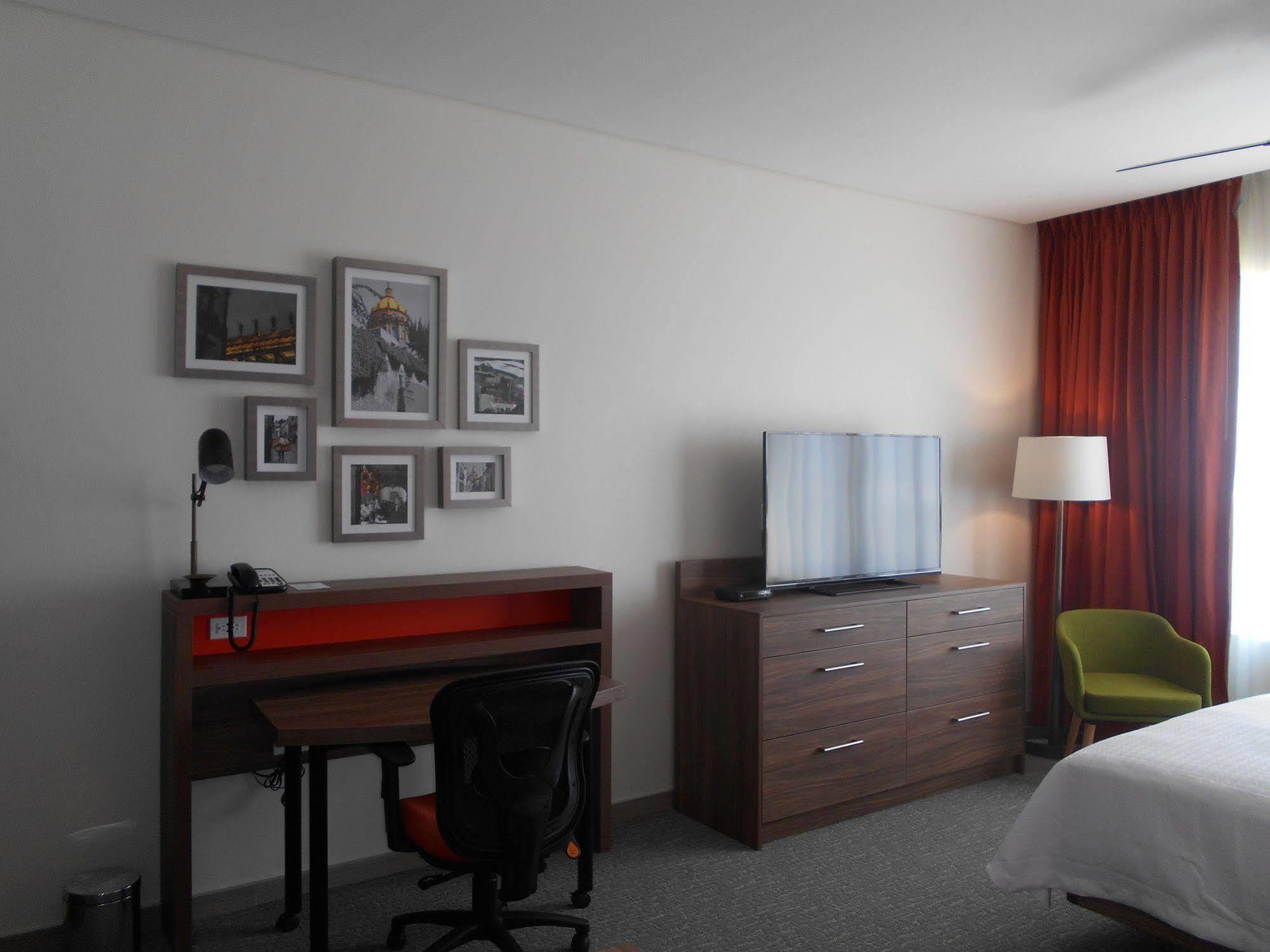 Fiesta Inn Suites Aeropuerto Del Bajio Silao Exteriör bild